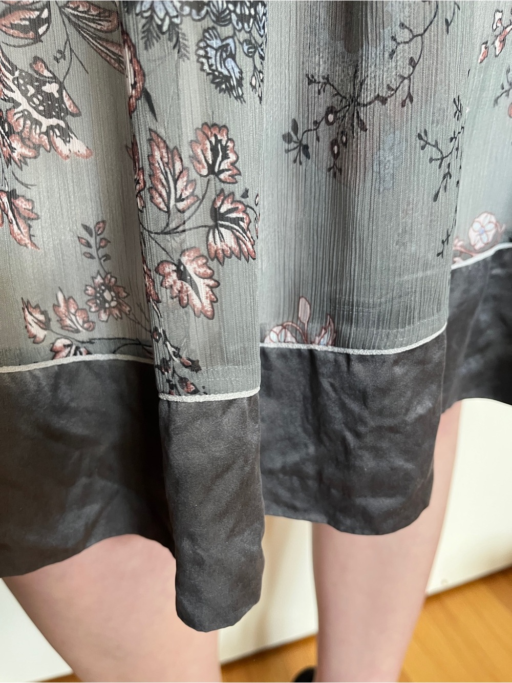 Sleeveless Floral Midi Dress in Grey Silk - Picture 3 of 8